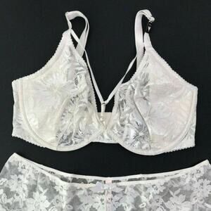 Victoria's Secret Very Sexy unlined Plunge Harness Bra Women's Size 32DD NEW